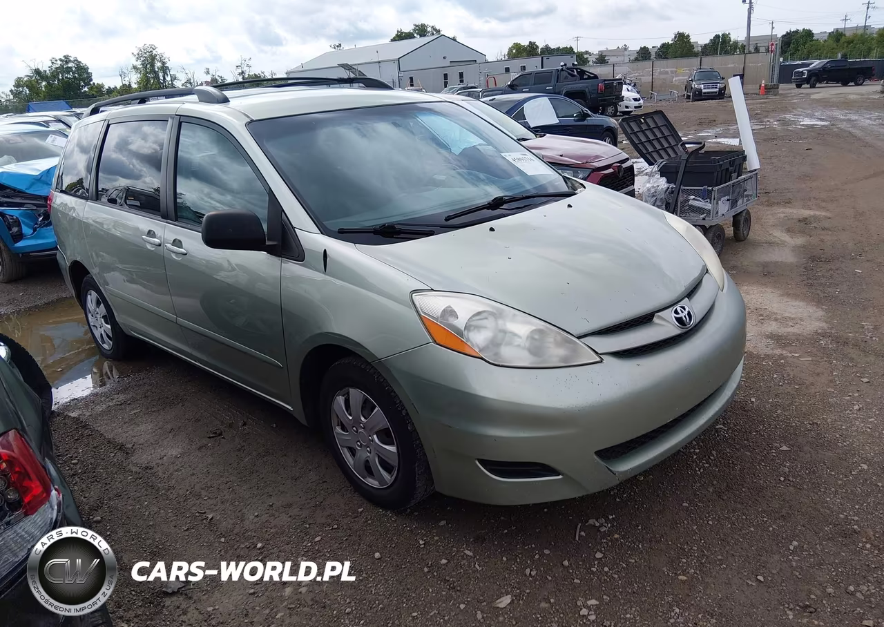 2010 Toyota Sienna Le – zdjęcie 1 z 11