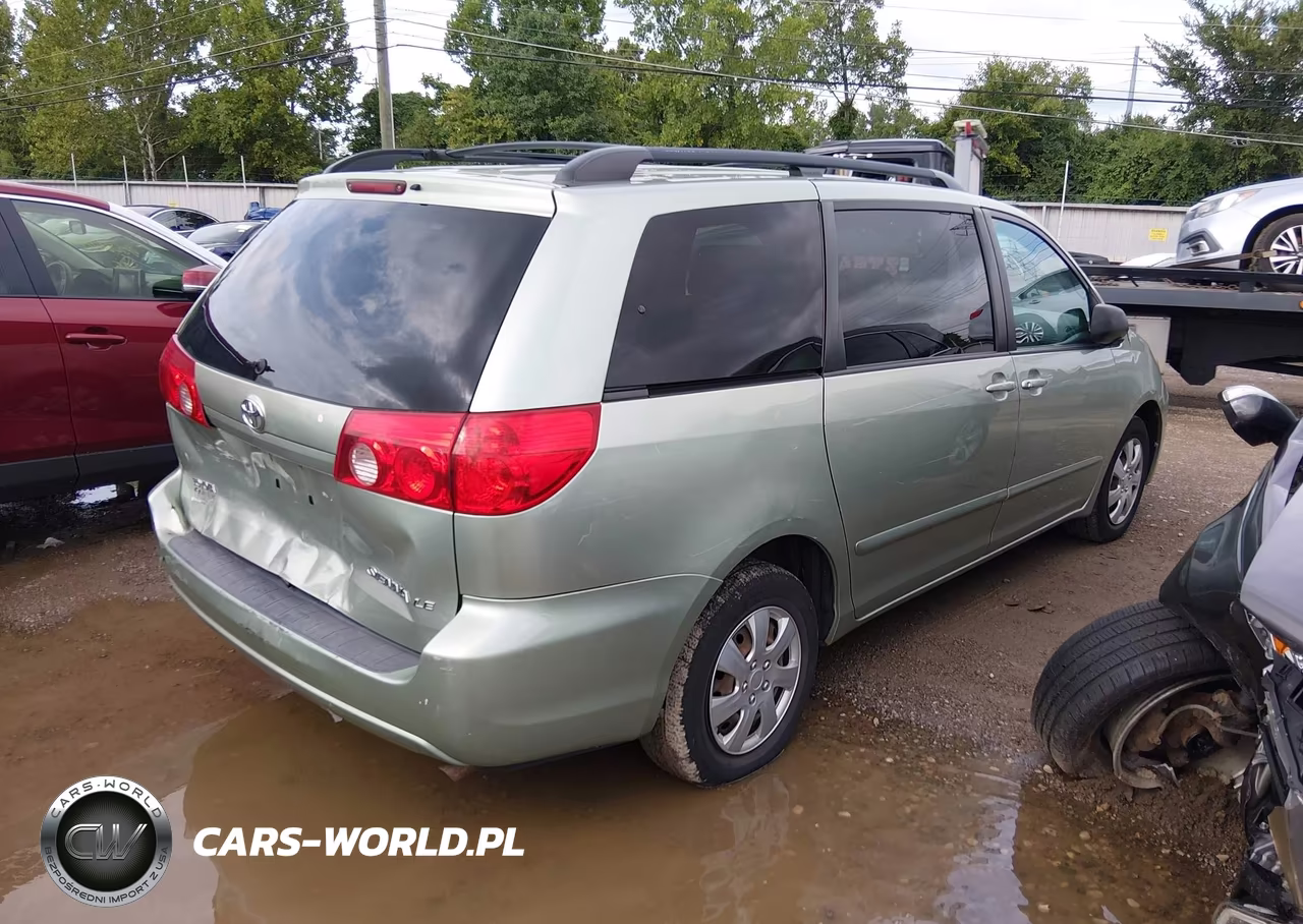 2010 Toyota Sienna Le VIN:5TDKK4CC7AS340681 - 4