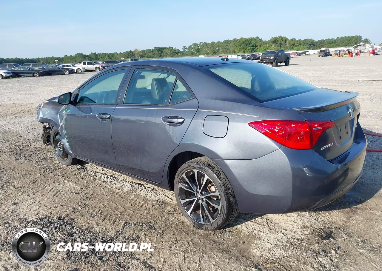 2018 Toyota Corolla Se VIN:5YFBURHE0JP828915 - 3