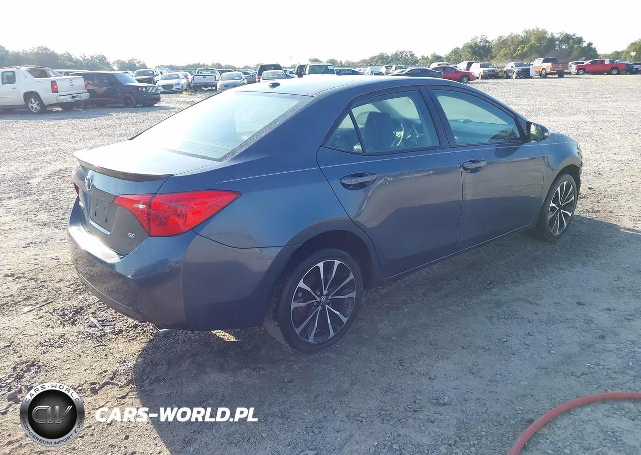 2018 Toyota Corolla Se VIN:5YFBURHE0JP828915 - 4