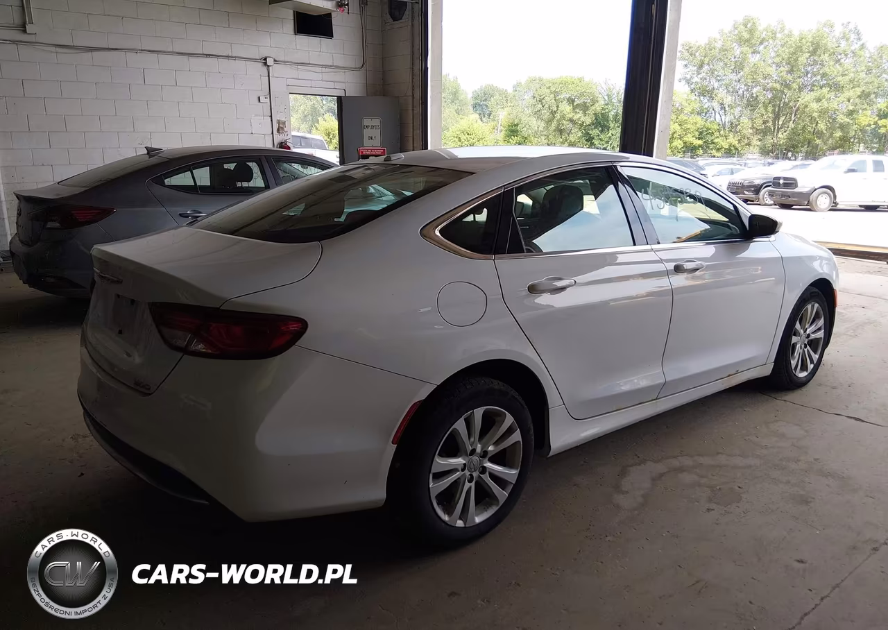 2016 Chrysler 200 Limited VIN:1C3CCCAB4GN142911 - 4