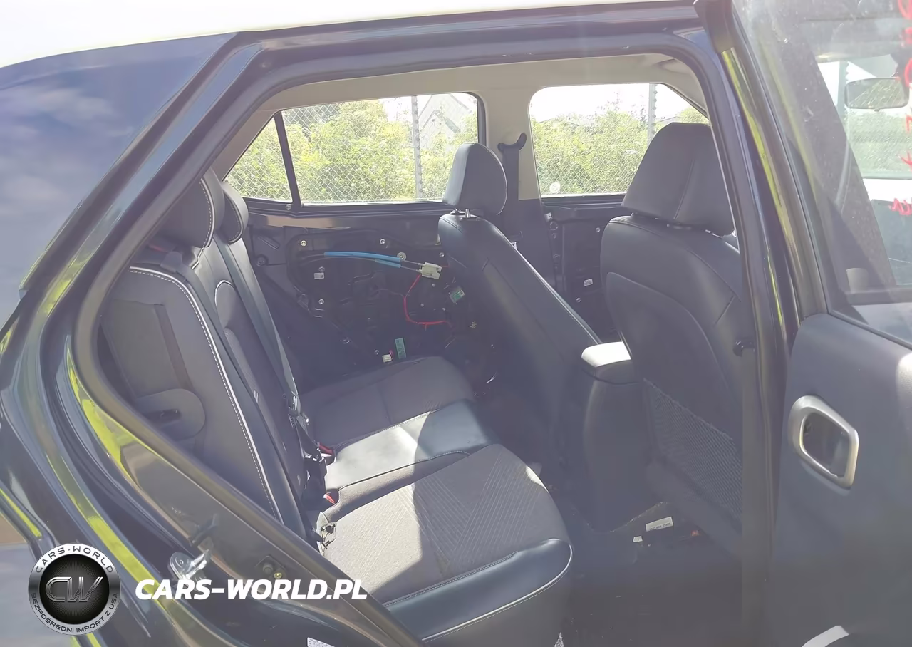 2021 Hyundai Venue Denim VIN:KMHRC8A39MU105040 - 8