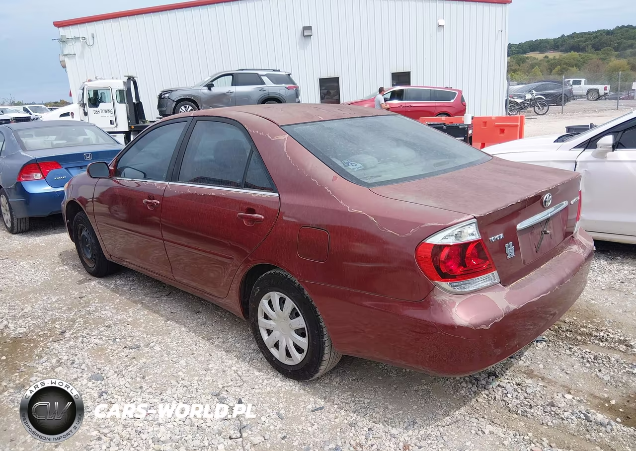 2005 Toyota Camry Le VIN:4T1BE32K15U097621 - 3