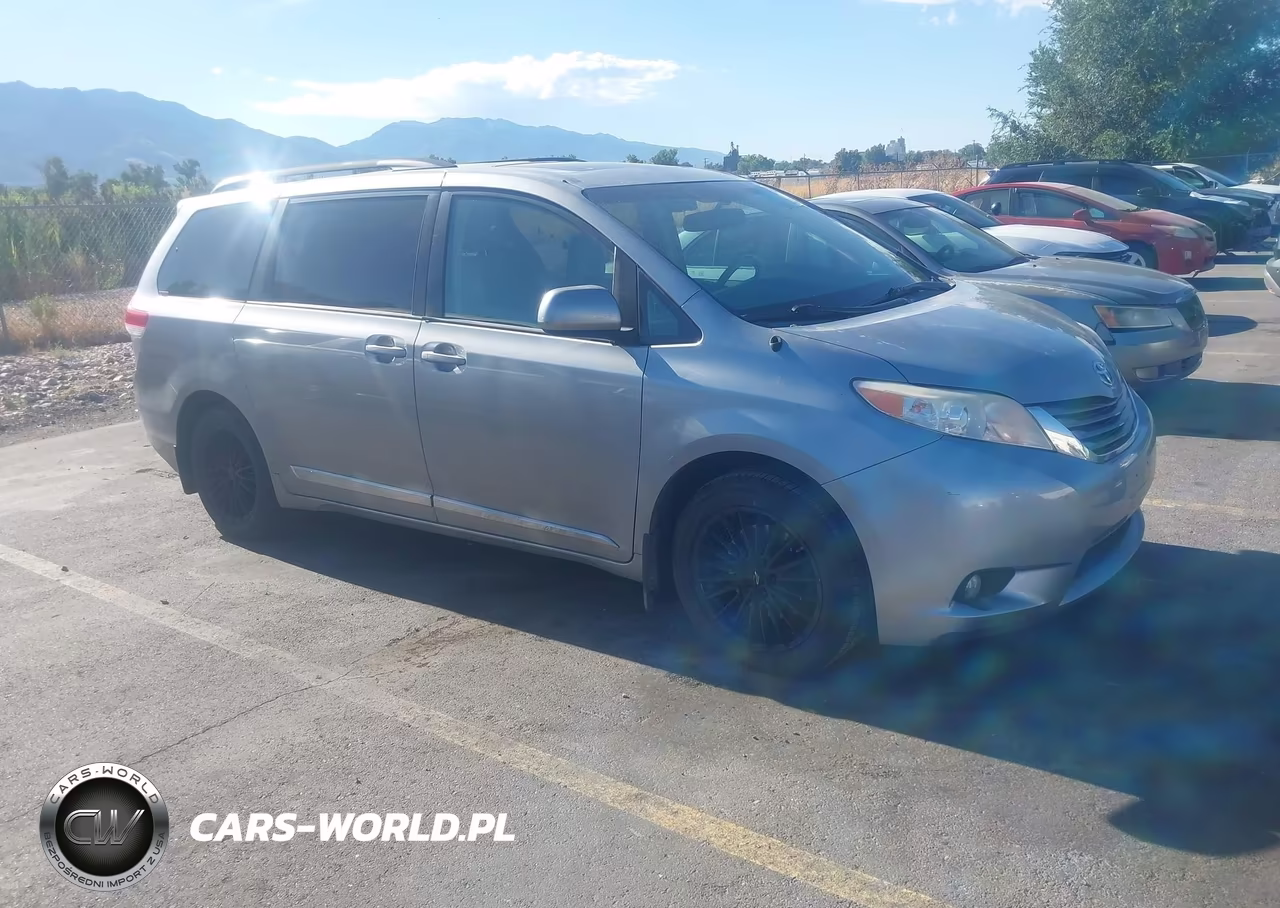 2013 Toyota Sienna Xle 7 Passenger – zdjęcie 1 z 16