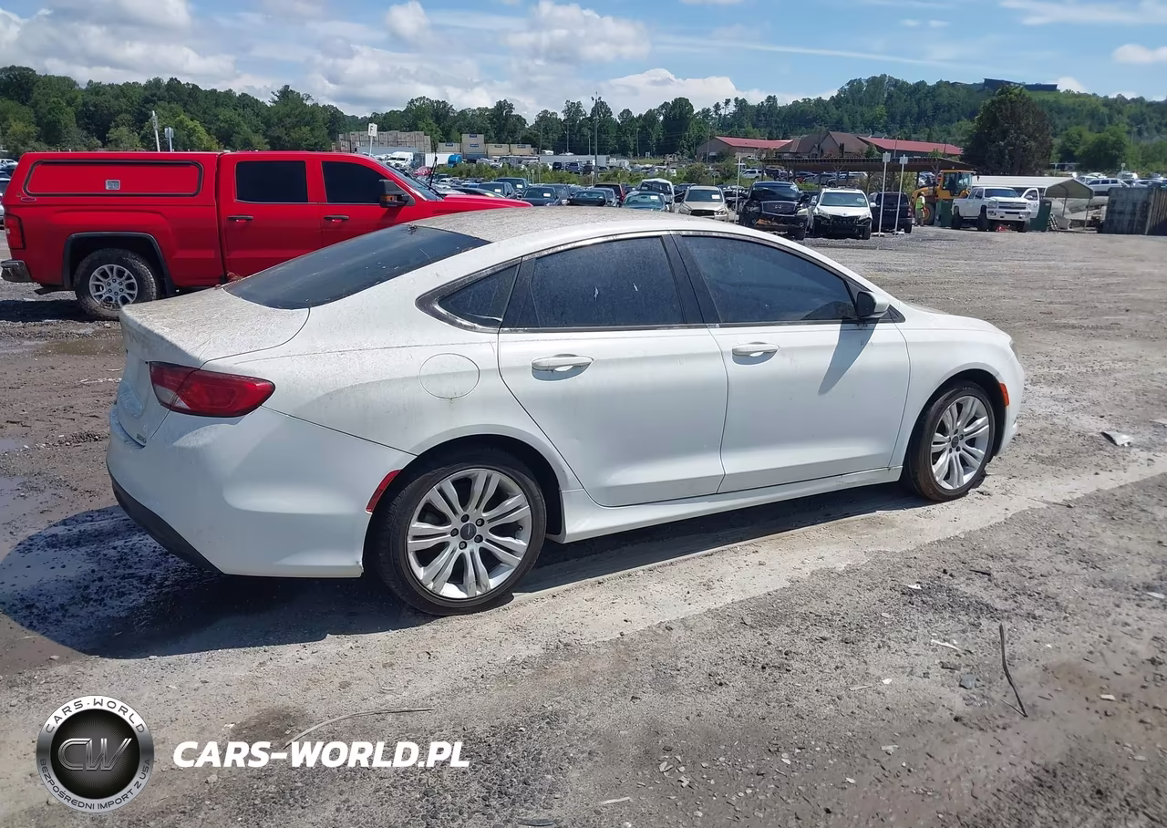 2015 Chrysler 200 Limited VIN:1C3CCCABXFN562686 - 4