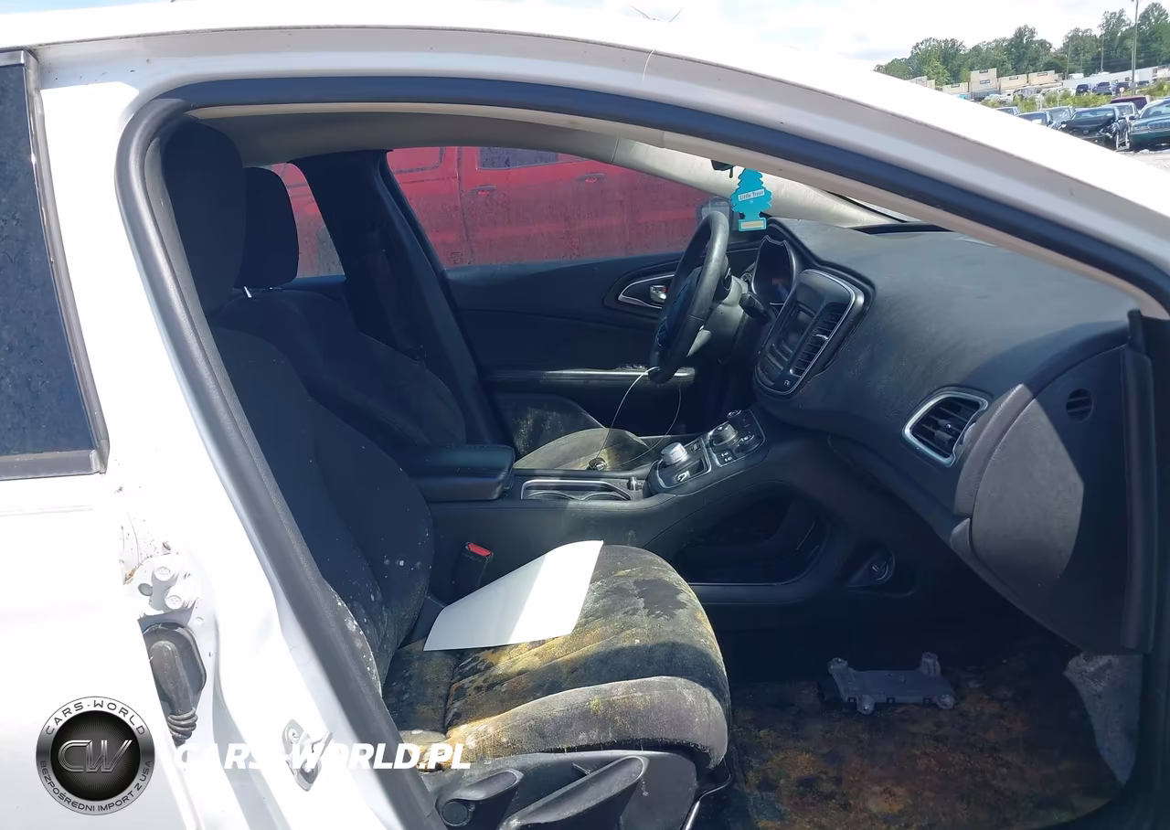 2015 Chrysler 200 Limited VIN:1C3CCCABXFN562686 - 5