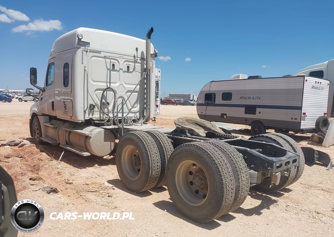 2019 Freightliner New Cascadia 126 VIN:1FUJHHDR2KLKJ2641 - 3