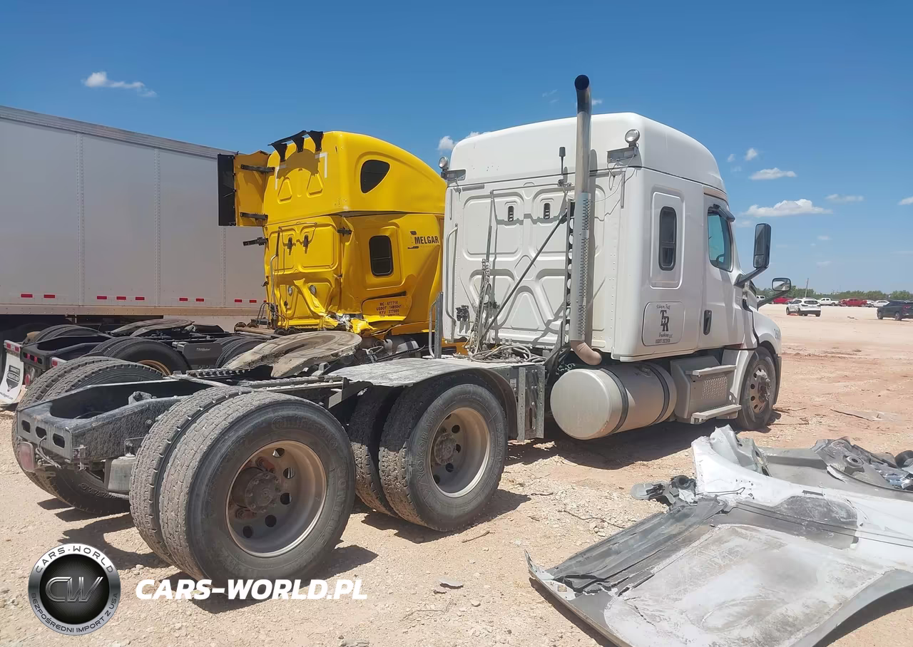 2019 Freightliner New Cascadia 126 VIN:1FUJHHDR2KLKJ2641 - 4