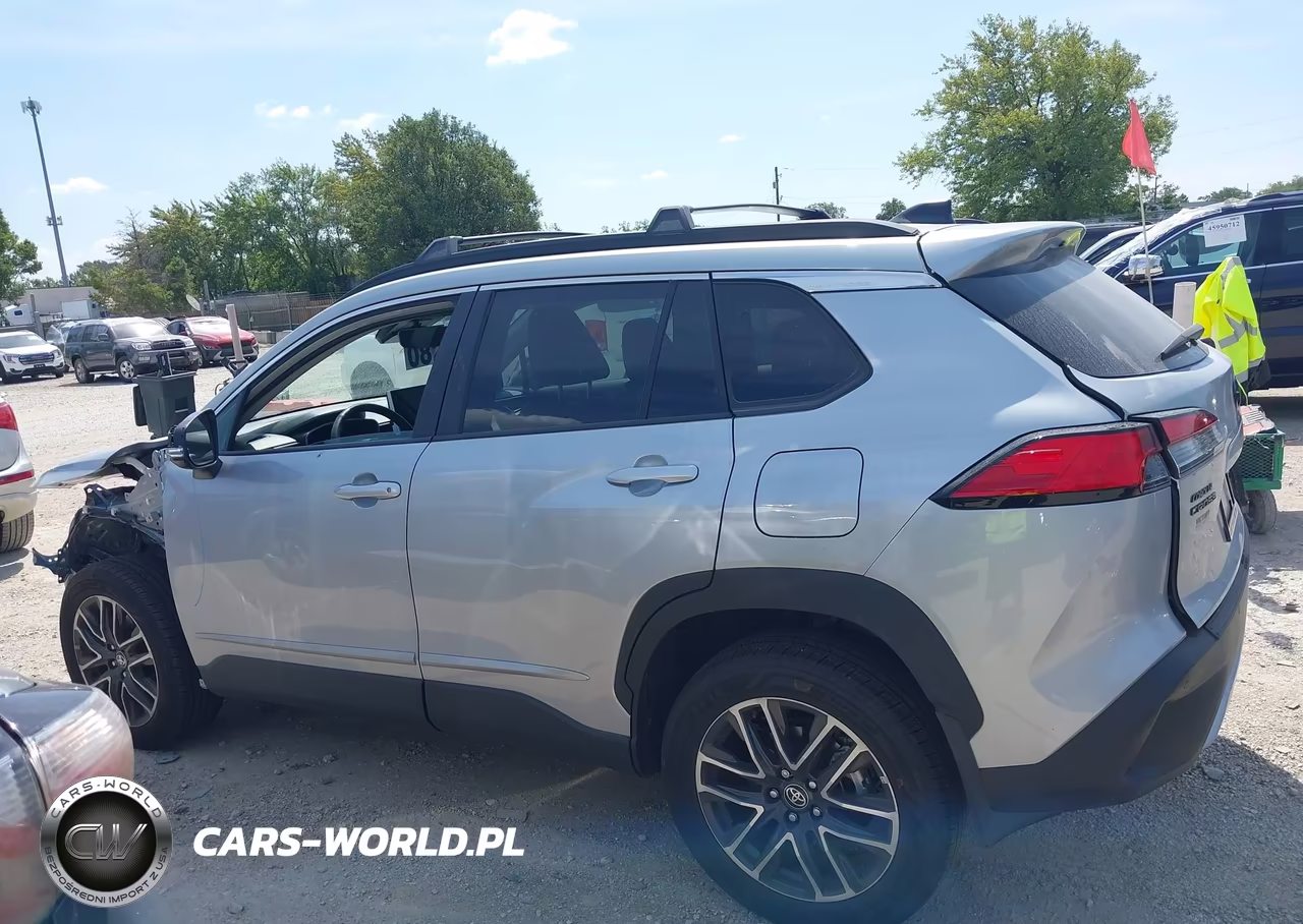 2026 Toyota Corolla Cross Xle VIN:7MUDAABG8TV174050 - 14