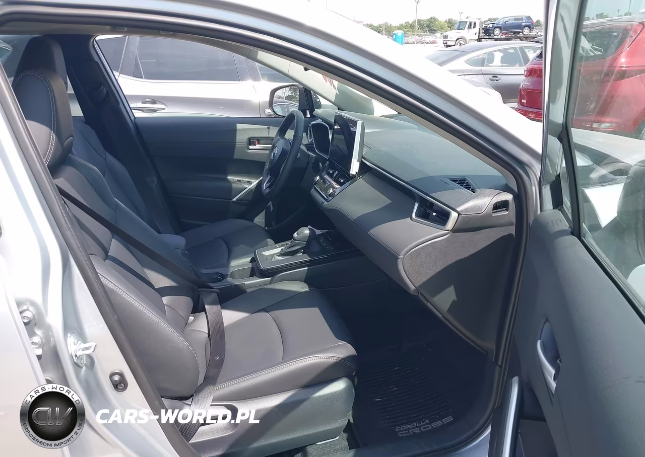 2026 Toyota Corolla Cross Xle VIN:7MUDAABG8TV174050 - 5