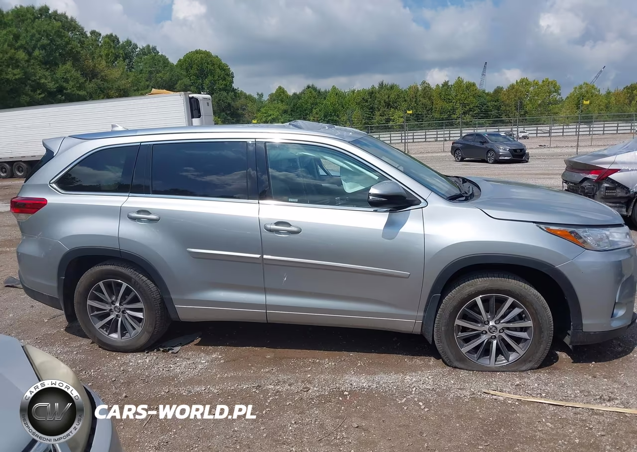 2018 Toyota Highlander Xle VIN:5TDJZRFH2JS523966 - 13