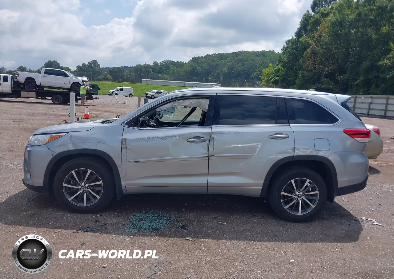 2018 Toyota Highlander Xle VIN:5TDJZRFH2JS523966 - 14