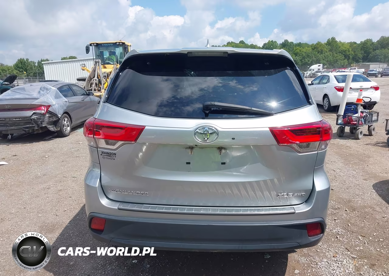 2018 Toyota Highlander Xle VIN:5TDJZRFH2JS523966 - 16