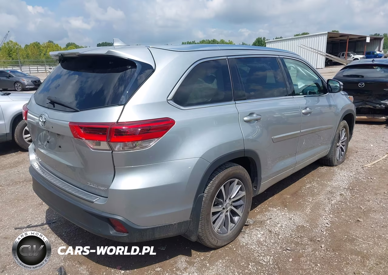 2018 Toyota Highlander Xle VIN:5TDJZRFH2JS523966 - 4