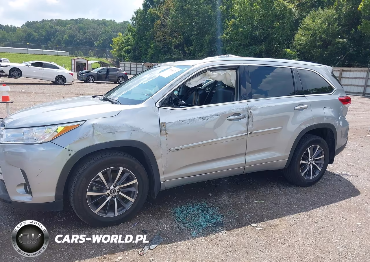 2018 Toyota Highlander Xle VIN:5TDJZRFH2JS523966 - 6