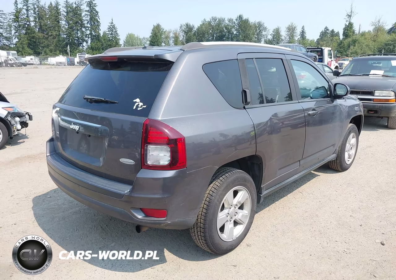 2016 Jeep Compass Latitude VIN:1C4NJCEA1GD743646 - 4