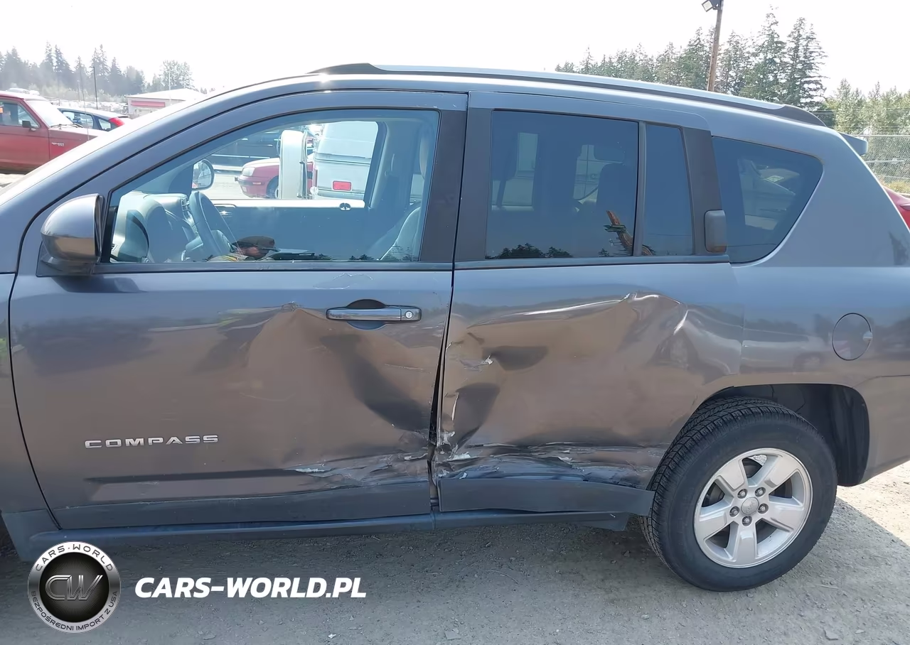 2016 Jeep Compass Latitude VIN:1C4NJCEA1GD743646 - 6