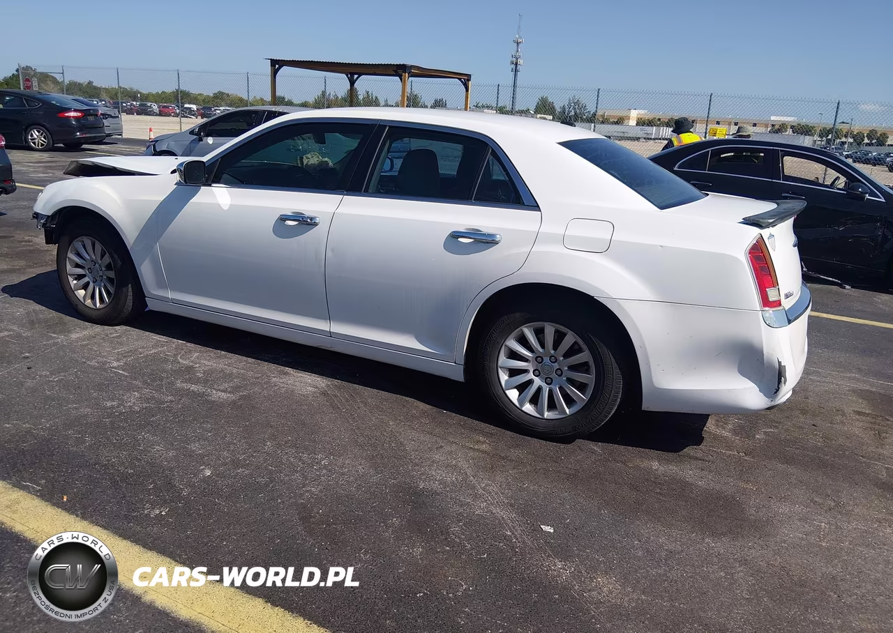 2013 Chrysler 300 Motown VIN:2C3CCAAG7DH659110 - 3