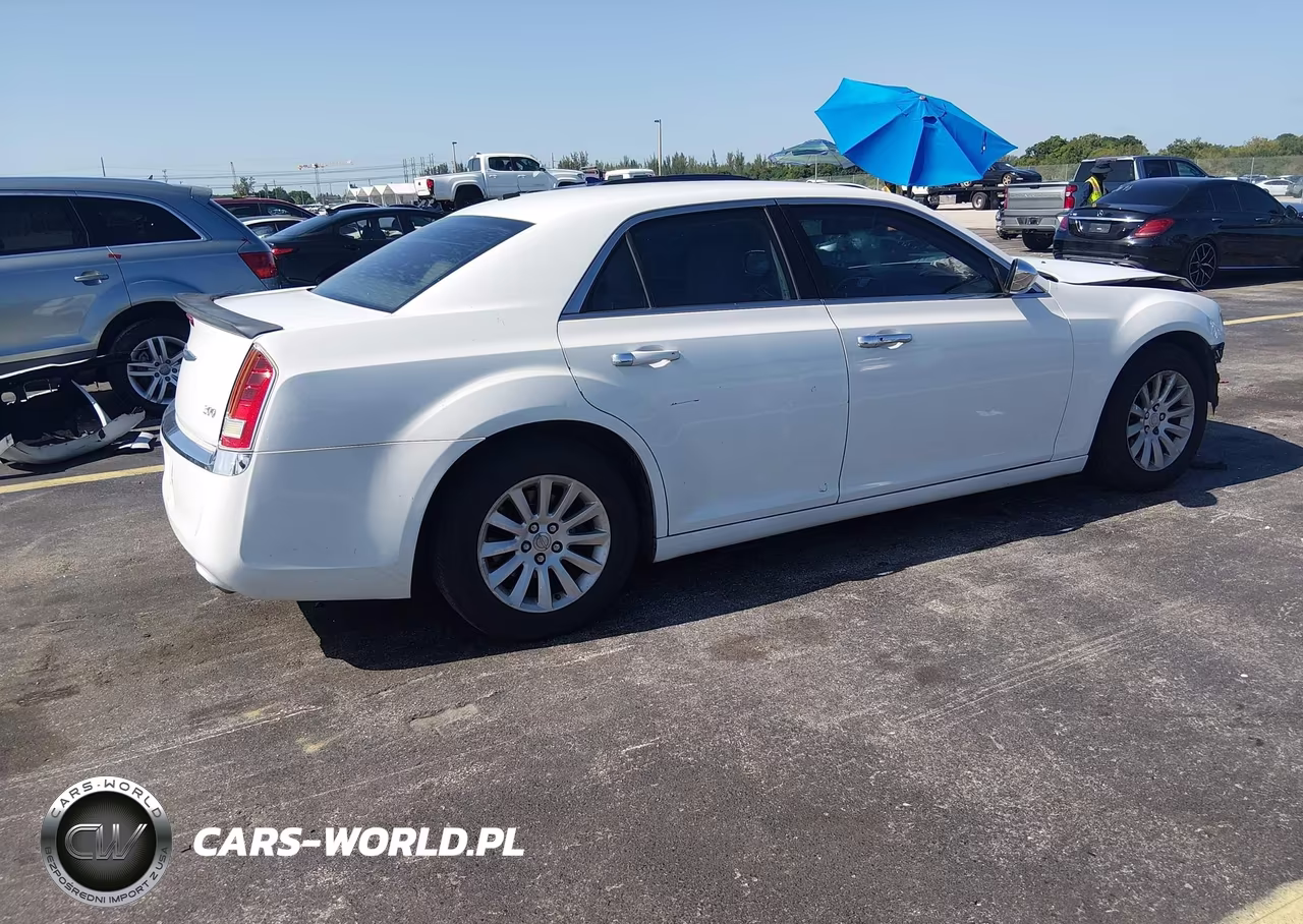 2013 Chrysler 300 Motown VIN:2C3CCAAG7DH659110 - 4