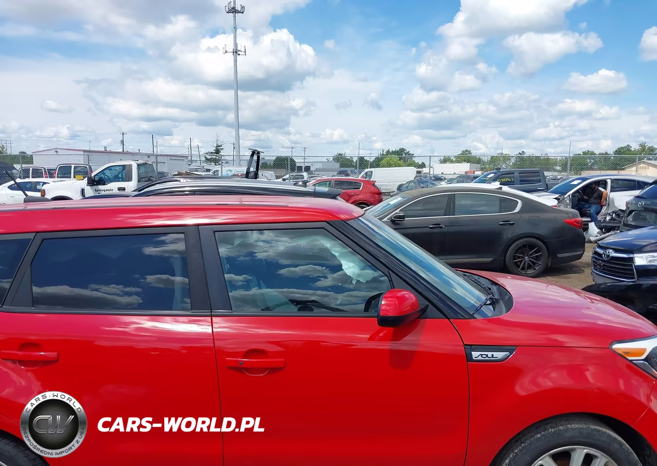 2018 Kia Soul + VIN:KNDJP3A59J7562306 - 13