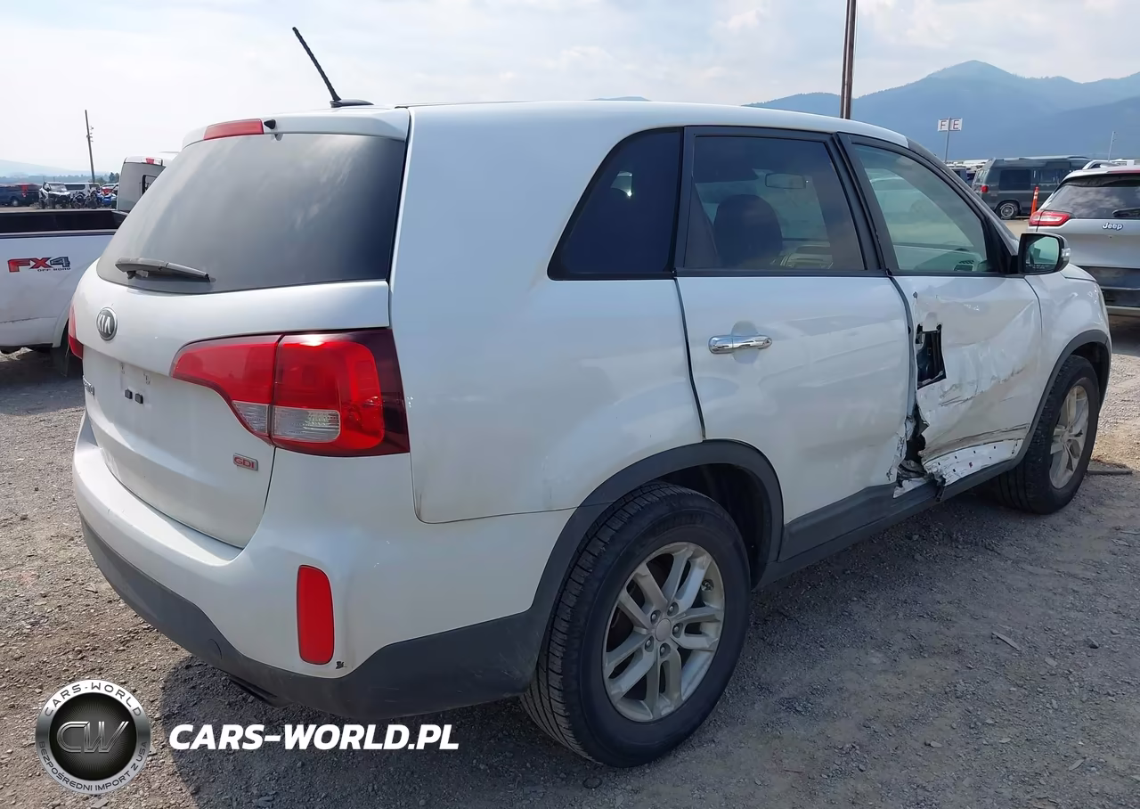 2015 Kia Sorento Lx VIN:5XYKT3A6XFG640546 - 4