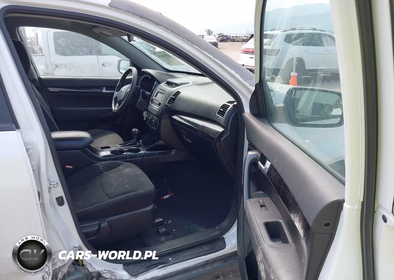 2015 Kia Sorento Lx VIN:5XYKT3A6XFG640546 - 5