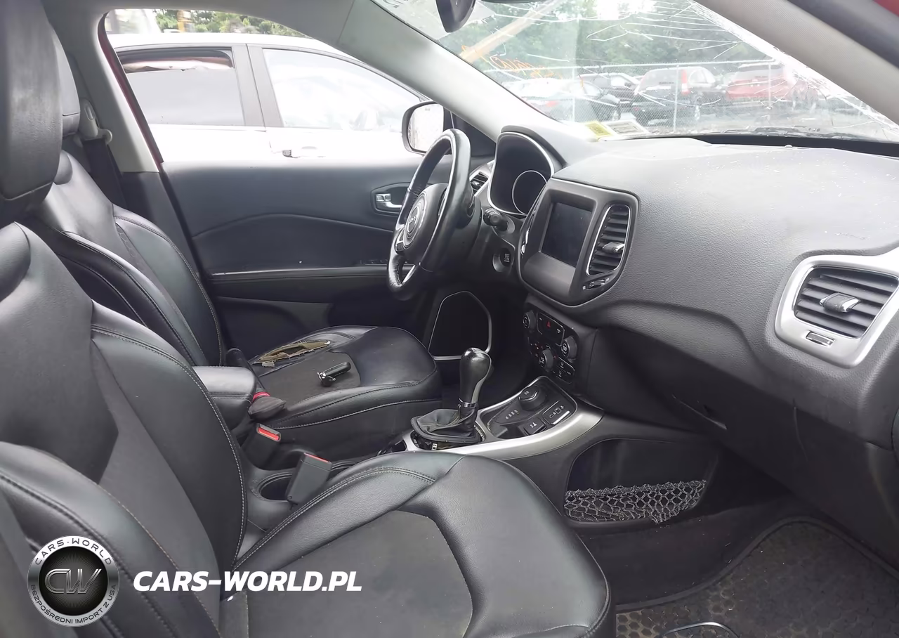 2018 Jeep Compass Latitude 4X4 VIN:3C4NJDBB6JT150143 - 5