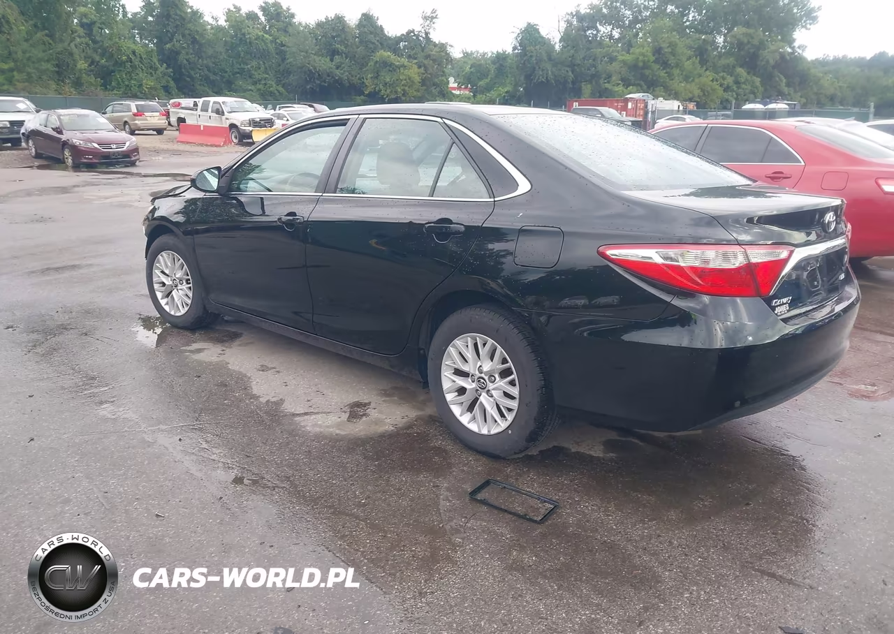 2016 Toyota Camry Le VIN:4T4BF1FK3GR581164 - 3