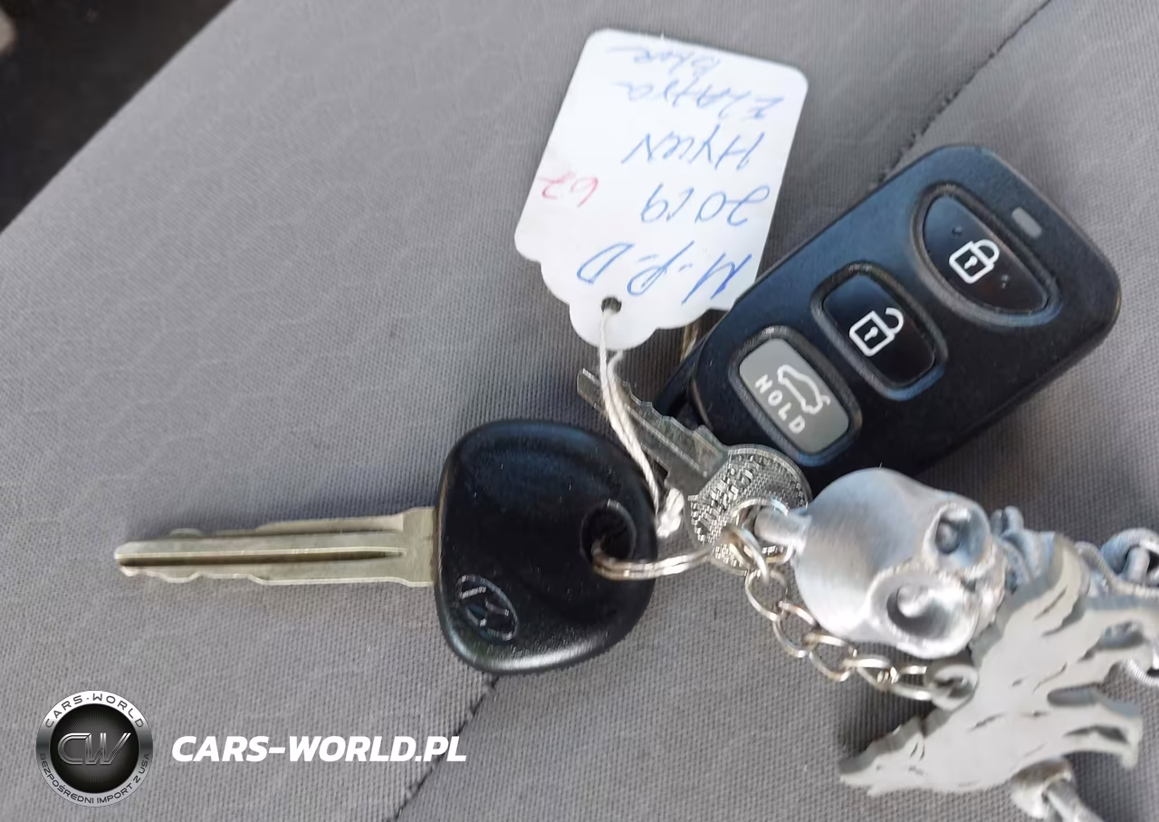 2019 Hyundai Elantra Sel VIN:5NPD84LF9KH420976 - 11