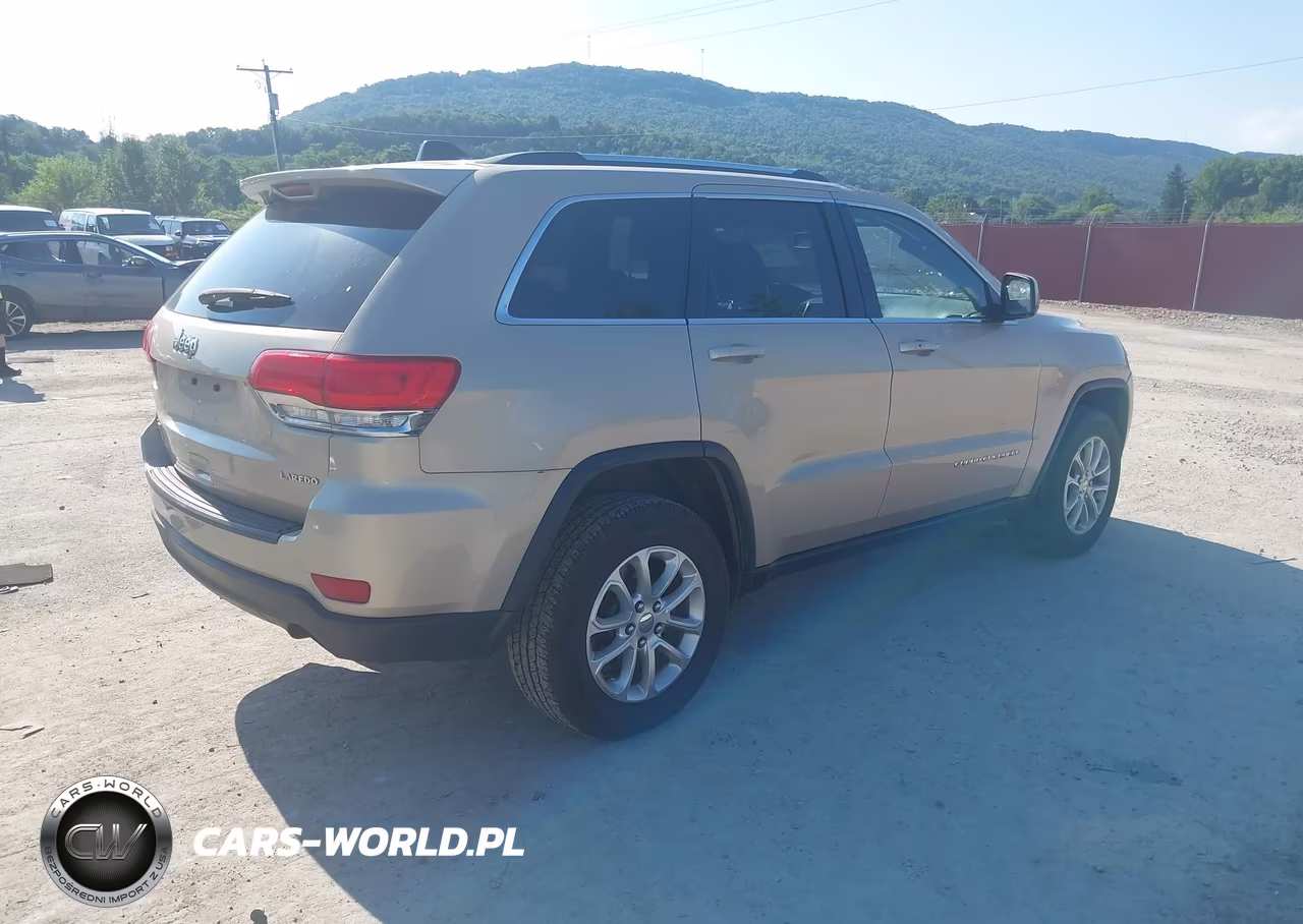 2015 Jeep Grand Cherokee Laredo VIN:1C4RJFAG5FC913461 - 4