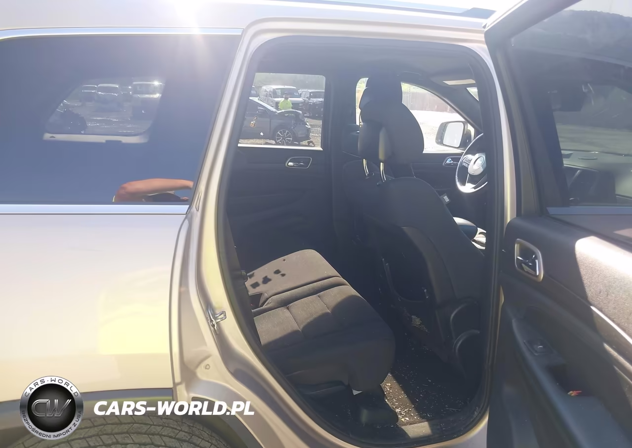 2015 Jeep Grand Cherokee Laredo VIN:1C4RJFAG5FC913461 - 8