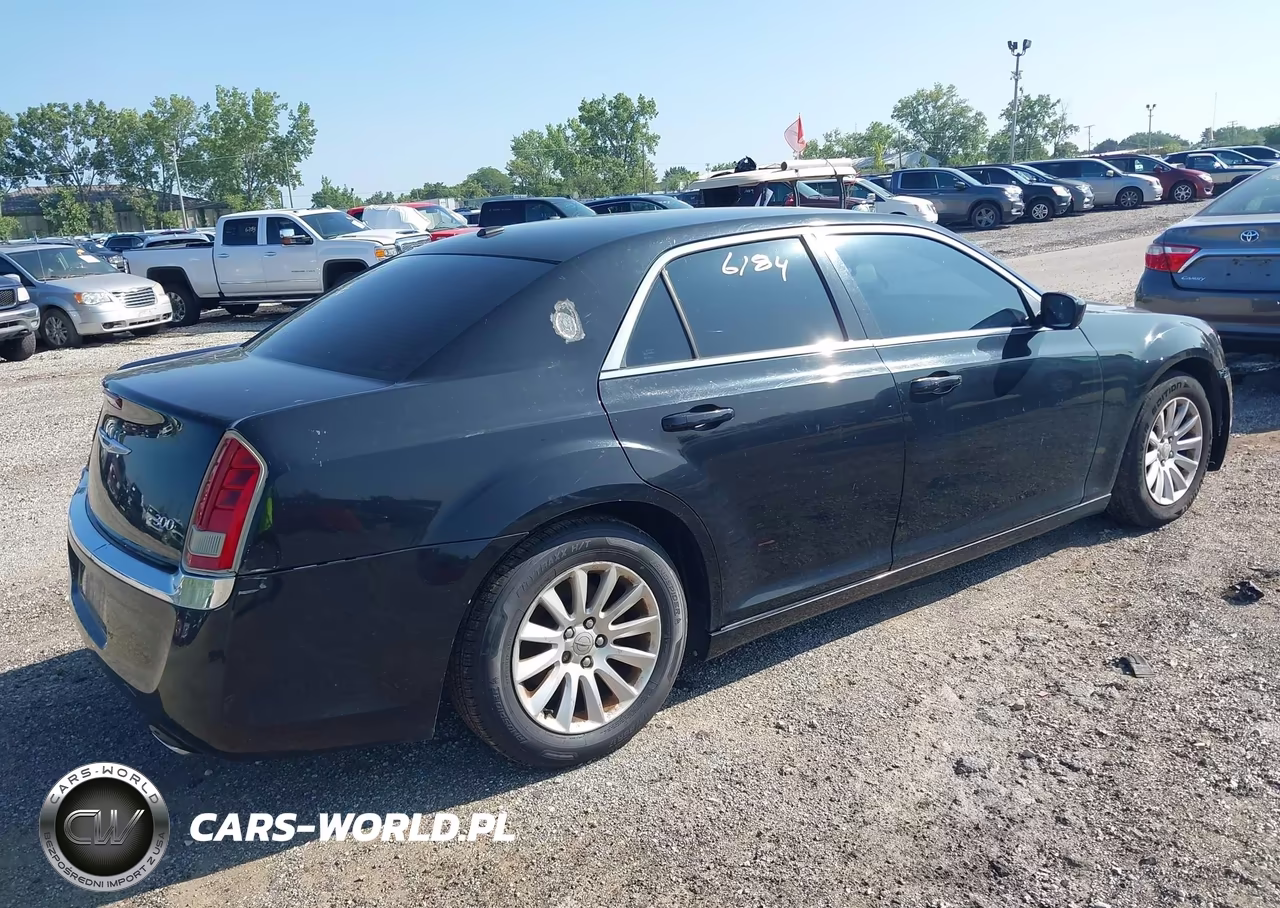 2012 Chrysler 300 VIN:2C3CCAAG0CH256469 - 4