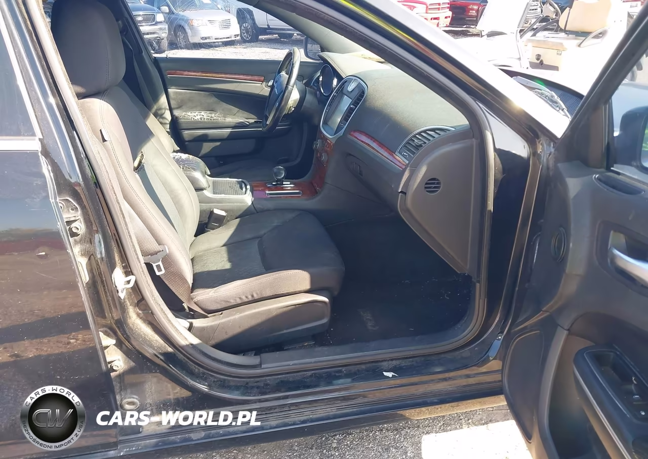 2012 Chrysler 300 VIN:2C3CCAAG0CH256469 - 5