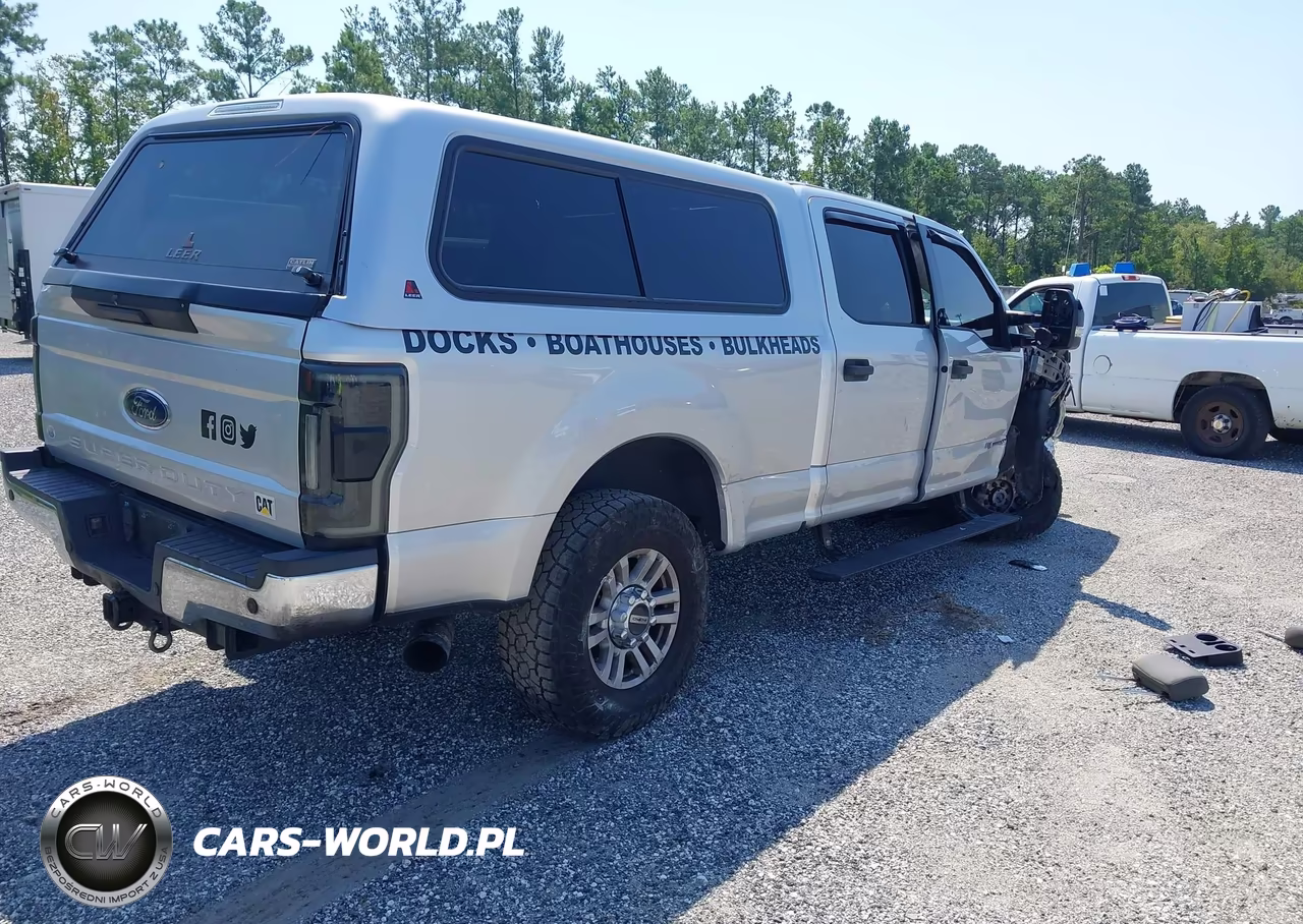2018 Ford F-250 Xlt VIN:1FT7W2BT4JED04727 - 4
