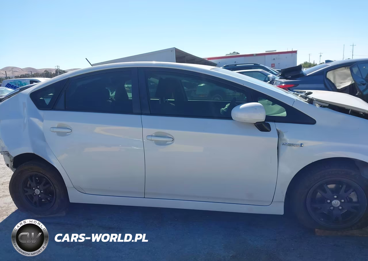 2015 Toyota Prius Two VIN:JTDKN3DUXF0446867 - 17