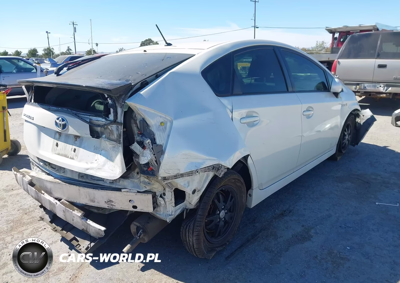2015 Toyota Prius Two VIN:JTDKN3DUXF0446867 - 4