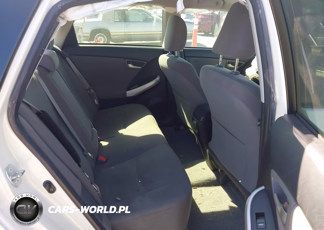 2015 Toyota Prius Two VIN:JTDKN3DUXF0446867 - 8