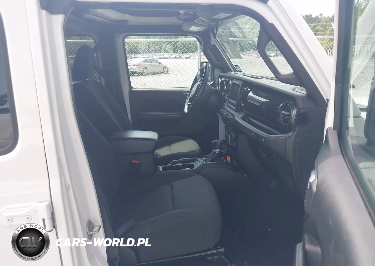 2020 Jeep Wrangler Unlimited Sport Altitude 4X4 VIN:1C4HJXDNXLW266819 - 5