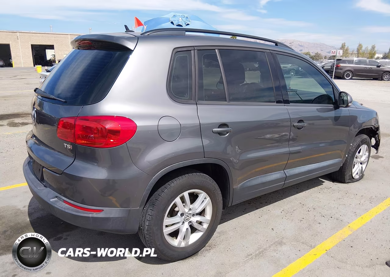 2016 Volkswagen Tiguan S VIN:WVGAV7AX6GW585017 - 4
