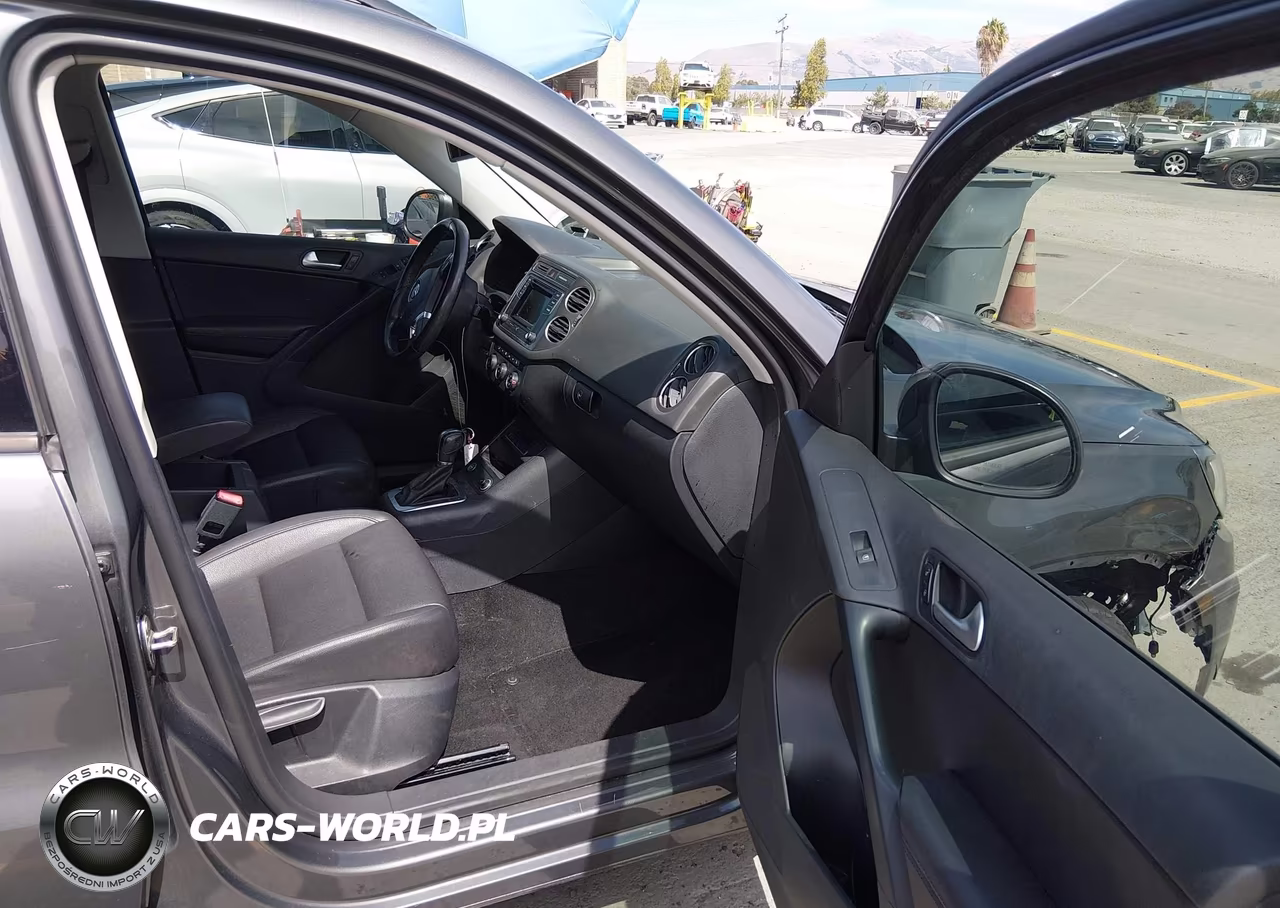 2016 Volkswagen Tiguan S VIN:WVGAV7AX6GW585017 - 5