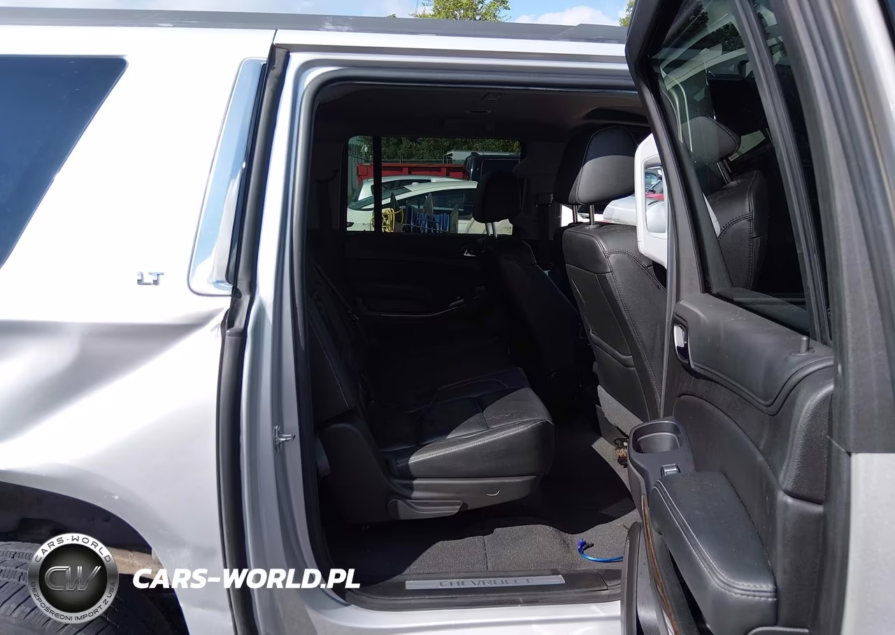 2019 Chevrolet Suburban Lt VIN:1GNSKHKCXKR378504 - 8