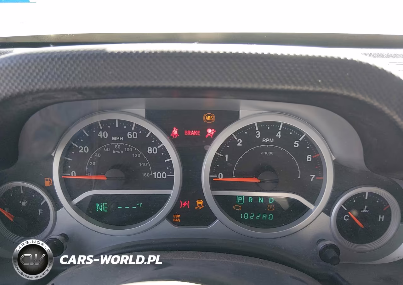 2010 Jeep Wrangler Unlimited Sport VIN:1J4BA3H17AL102166 - 7