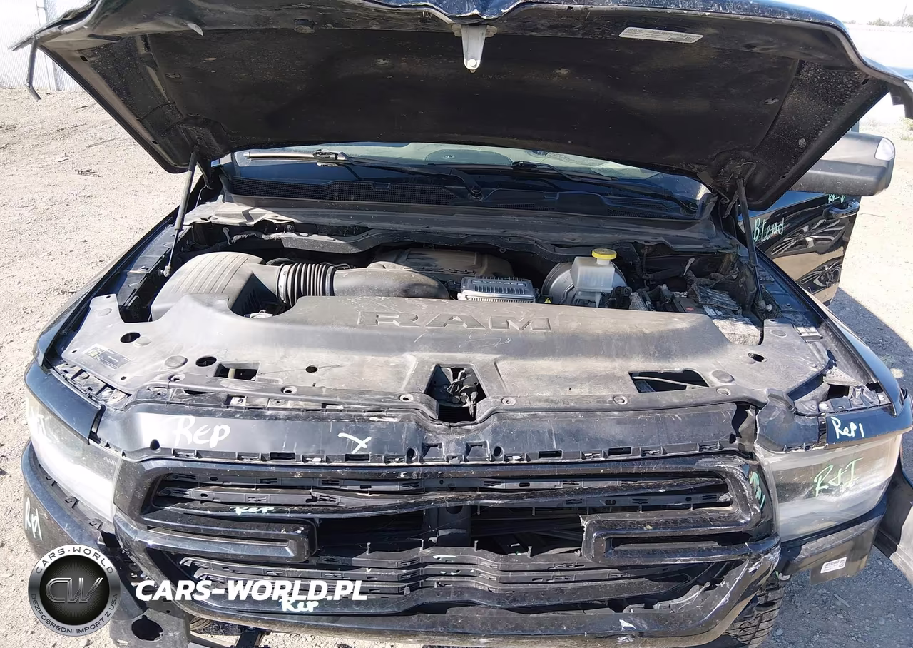 2019 Ram 1500 Laramie 4X4 6'4 Box VIN:1C6SRFRT2KN586230 - 10