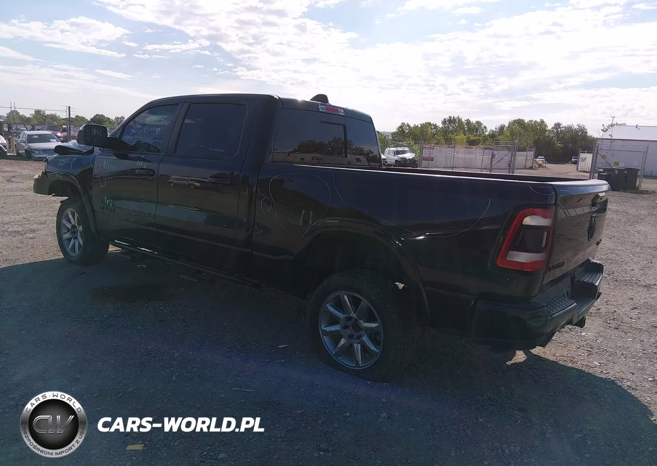 2019 Ram 1500 Laramie 4X4 6'4 Box VIN:1C6SRFRT2KN586230 - 3