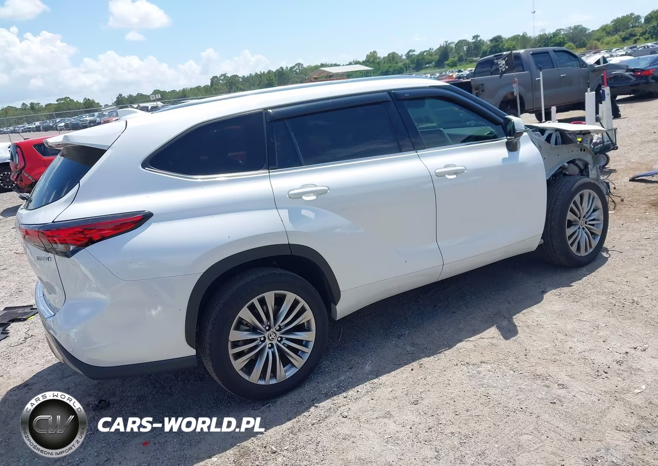 2023 Toyota Highlander Hybrid Platinum VIN:5TDFARAH7PS021838 - 4