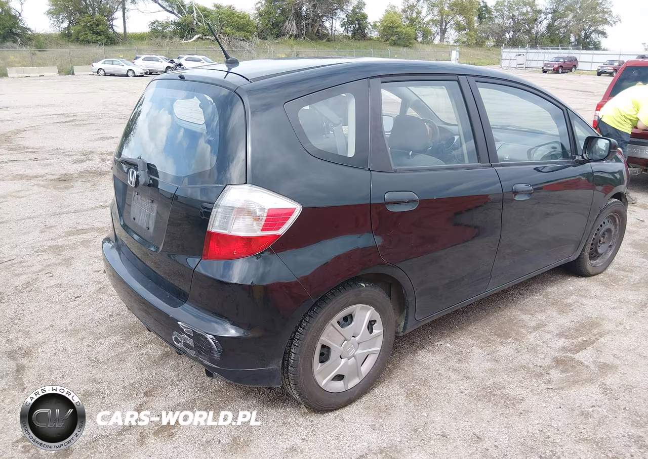 2013 Honda Fit VIN:JHMGE8H38DC067235 - 4