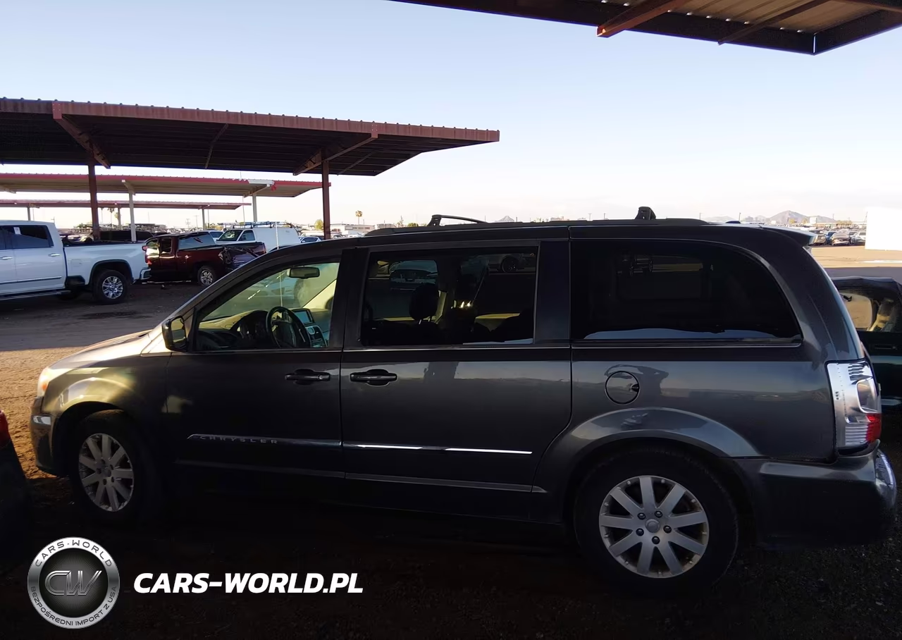 2016 Chrysler Town & Country Touring VIN:2C4RC1BG6GR282093 - 13