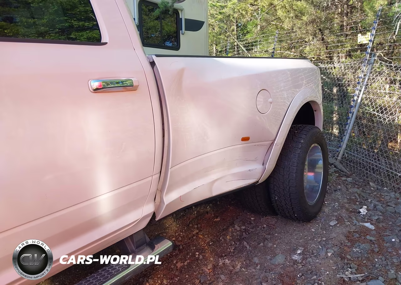 2018 Ram 3500 VIN:3C63RRJLXJG292177 - 11