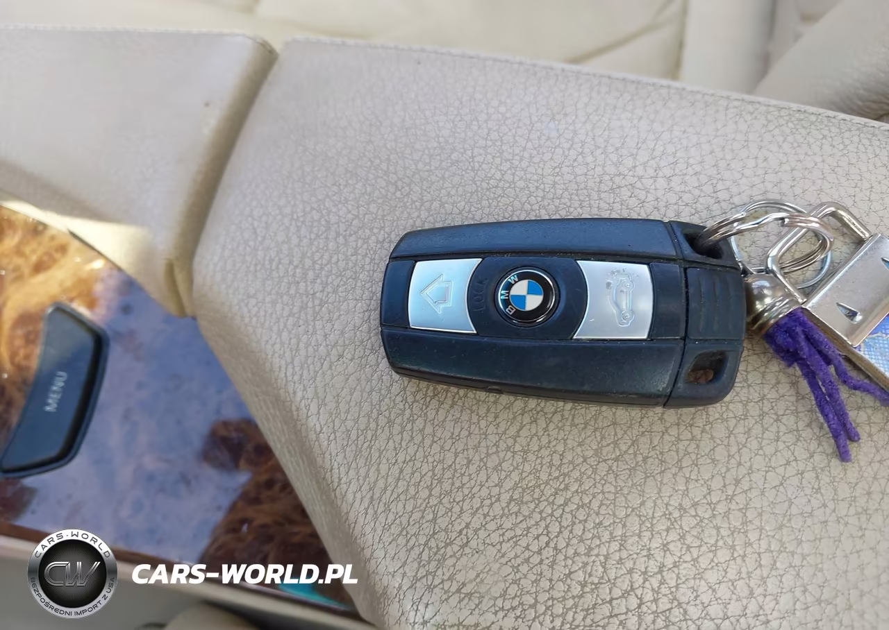 2008 BMW 528Xi VIN:WBANV13518CZ59869 - 11