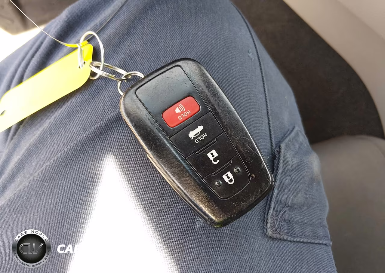 2018 Toyota Camry Hybrid Le VIN:4T1B31HK2JU003547 - 11